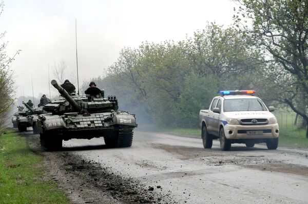 У военной части Мухровани ВС Грузии. 2009г. У военной части Мухровани ВС Грузии. 2009г. - Sputnik Армения