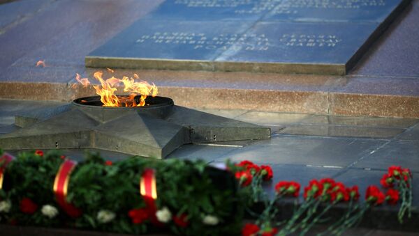 Братская могила на Аллее Героев в Волгограде - Sputnik Արմենիա