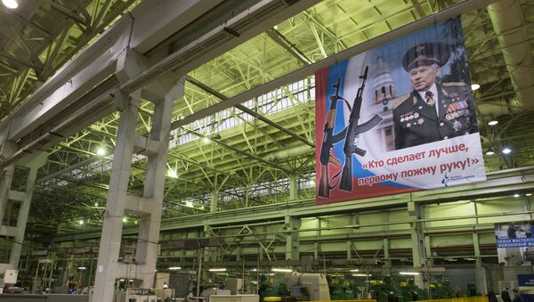 Плакат с портретом конструктора - оружейника Михаила Калашникова - Sputnik Армения