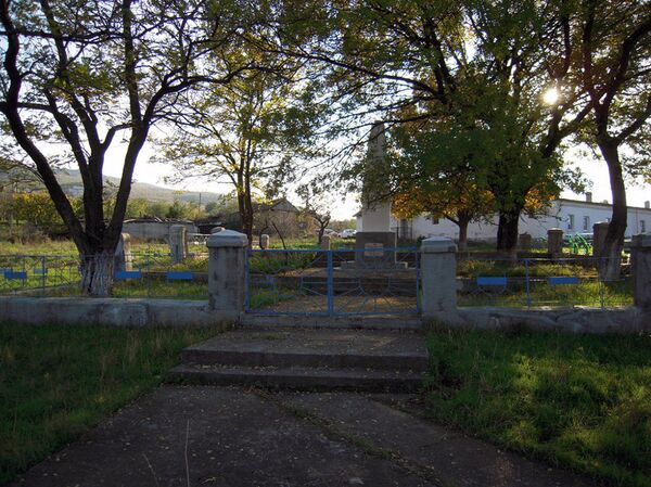 Братское кладбище воинов Приморской армии - Sputnik Армения