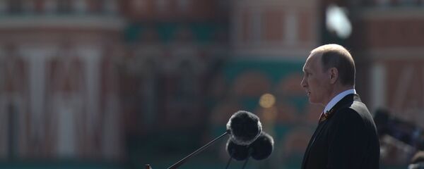 Президент РФ В.Путин и премьер-министр РФ Д.Медведеев на военном параде в честь 71-й годовщины Победы в ВОВ - Sputnik Армения