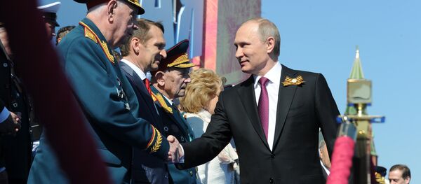 Президент РФ В.Путин и премьер-министр РФ Д.Медведеев на военном параде в честь 71-й годовщины Победы в ВОВ Президент РФ В.Путин и премьер-министр РФ Д.Медведеев на военном параде в честь 71-й годовщины Победы в ВОВ - Sputnik Армения