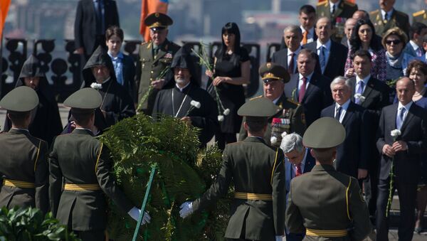 Президент Армении возложил цветы к Вечному огню в Парке победы - Sputnik Армения