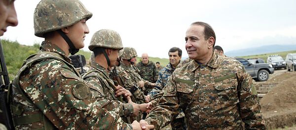 Премьер-министр Армении Овик Абраамян посетил боевые позиции в Нагорном Карабахе - Sputnik Արմենիա