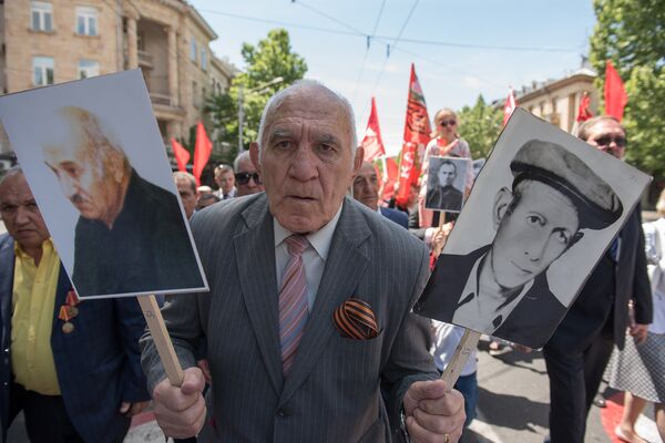 Акция Бессмертный полк прошла в Ереване Акция Бессмертный полк прошла в Ереване - Sputnik Армения