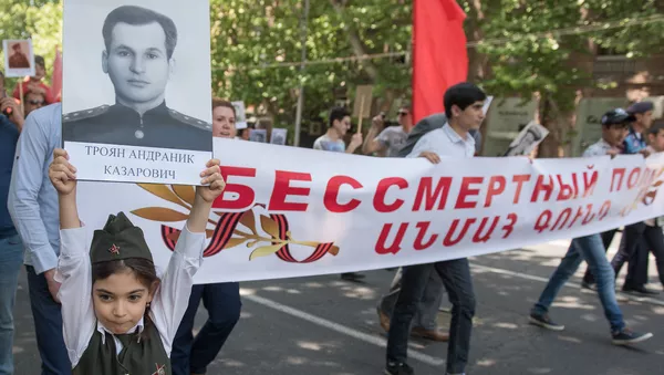 Акция Бессмертный полк прошел в Ереване - Sputnik Армения