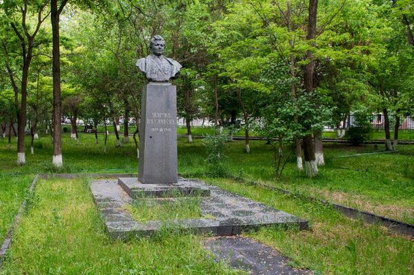 Могила генерала Степана Закияна в Ереване  - Sputnik Արմենիա