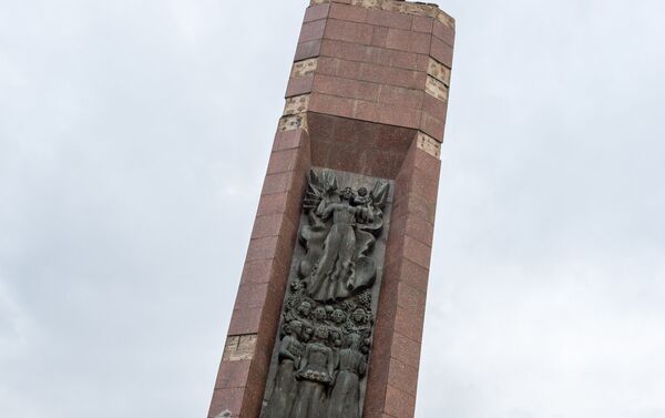 Памятник, посвященный 40-летней годовщине Второй Мировой Войны - Sputnik Армения