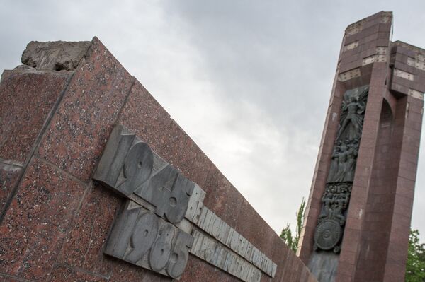 Памятник, посвященный 40-летней годовщине Второй Мировой Войны  - Sputnik Արմենիա