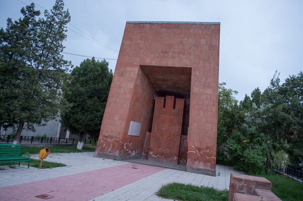 Памятник, посвященный погибшим во время Великой Отечественной Войны канакерцам - Sputnik Արմենիա