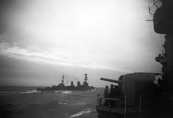 С 1941 по 1943 год Гвардейский крейсер Красный Кавказ совершил 64 боевых похода, обстрелял 13 батарей противника, перевез более 25 000 человек и отразил около 200 воздушных атак. Гвардейский крейсер Красный Крым за годы войны выполнил 58 боевых заданий. Корабль перевез более 20 тысяч человек личного состава, раненых и эвакуируемых граждан Севастополя, высадил на берег около 10 тысяч десантников. Зенитная артиллерия крейсера отразила свыше двухсот атак самолётов противника. - Sputnik Армения