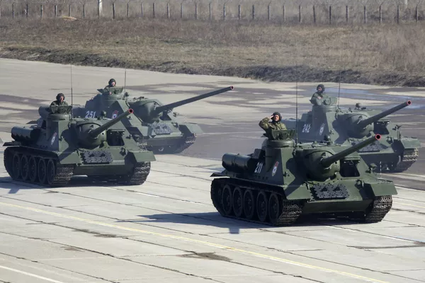 Самоходная установка СУ-100 была создана конструкторским бюро Уралмашзавода в конце 1943 - начале 1944 года. После войны СУ-100 неоднократно модернизировалась и в течение нескольких десятилетий оставалась на вооружении Советской армии. - Sputnik Армения