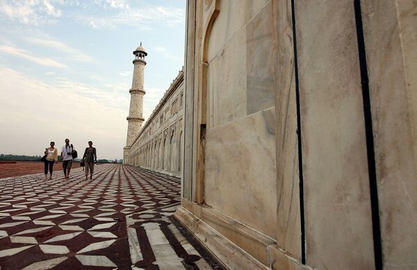 Тадж-Махал — мавзолей-мечеть, находящийся в Агре, Индия Тадж-Махал — мавзолей-мечеть, находящийся в Агре, Индия - Sputnik Արմենիա
