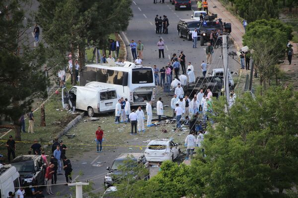 Теракт в Турции . Взрыв в Диярбакыре Теракт в Турции . Взрыв в Диярбакыре - Sputnik Армения