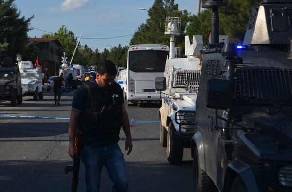 Теракт в Турции . Взрыв в Диярбакыре Теракт в Турции . Взрыв в Диярбакыре - Sputnik Армения