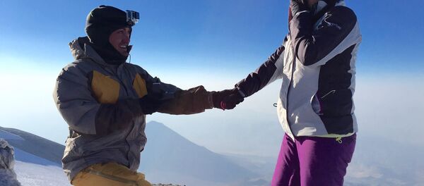 Девушке из Армении сделали предложение на вершине горы Арарат Девушке из Армении сделали предложение на вершине горы Арарат - Sputnik Արմենիա