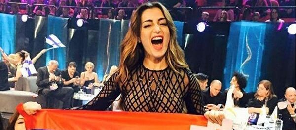 Ивета Мукучян с флагом Карабаха на Евровидении Ивета Мукучян с флагом Карабаха на Евровидении - Sputnik Армения