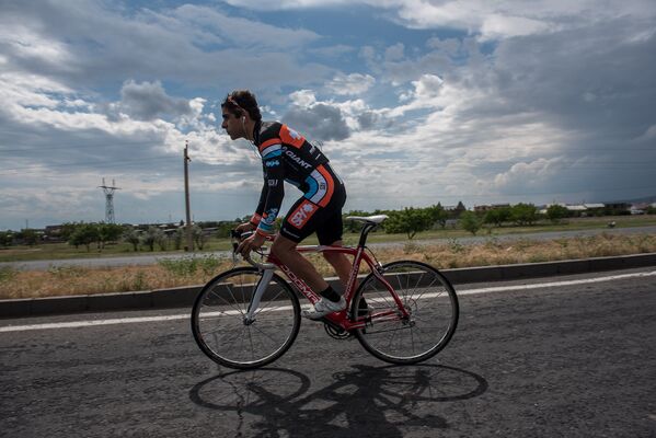 Чемпионат Армении по велоспорту по трассе Ереван-Армавир - Sputnik Армения