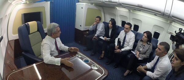 ՀՀ նախագահ Սերժ Սարգսյանի հարցազրույցն ինքնաթիռում ՀՀ նախագահ Սերժ Սարգսյանի հարցազրույցն ինքնաթիռում - Sputnik Արմենիա