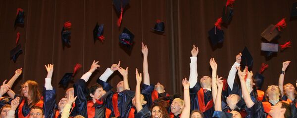 Торжественная церемония вручения дипломов выпускникам МГУ Торжественная церемония вручения дипломов выпускникам МГУ - Sputnik Армения