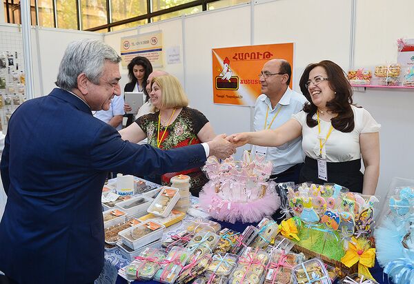 Президент Армении Серж Саргсян побывал на выставке Новые перспективы для сирийских армян Президент Армении Серж Саргсян побывал на выставке Новые перспективы для сирийских армян - Sputnik Արմենիա