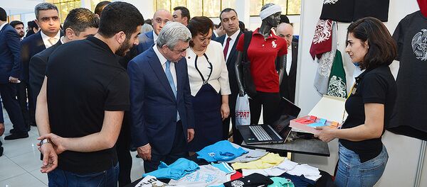 Президент Армении Серж Саргсян побывал на выставке Новые перспективы для сирийских армян - Sputnik Армения