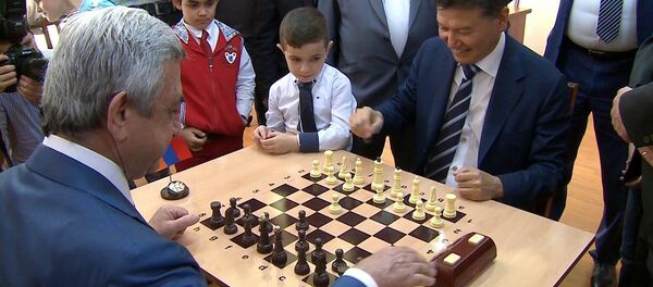 Серж Саргсян присутствовал на открытии школы шахмат Серж Саргсян присутствовал на открытии школы шахмат - Sputnik Армения