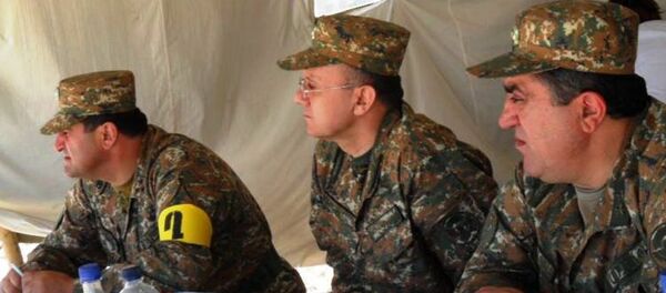 Министр обороны Сейран Оганян следит за ходом учений Министр обороны Сейран Оганян следит за ходом учений - Sputnik Արմենիա