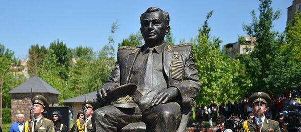 Открытие памятника главному маршалу бронетанковых войск Амазаспу Хачатуровичу Бабаджаняну в Ереване - Sputnik Армения