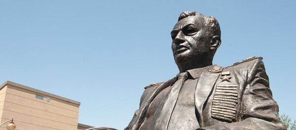 Открытие памятника главному маршалу бронетанковых войск Амазаспу Хачатуровичу Бабаджаняну в Ереване Открытие памятника главному маршалу бронетанковых войск Амазаспу Хачатуровичу Бабаджаняну в Ереване - Sputnik Արմենիա