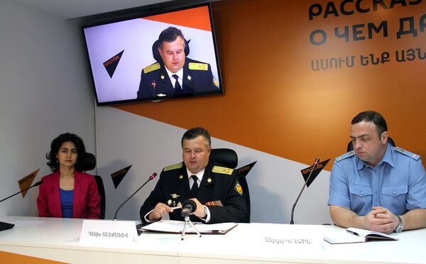 Брифинг официального представителя Пограничного управления ФСБ России в Республике Армения Дениса Алексеева в пресс-центре Sputnik Армения Брифинг официального представителя Пограничного управления ФСБ России в Республике Армения Дениса Алексеева в пресс-центре Sputnik Армения - Sputnik Արմենիա