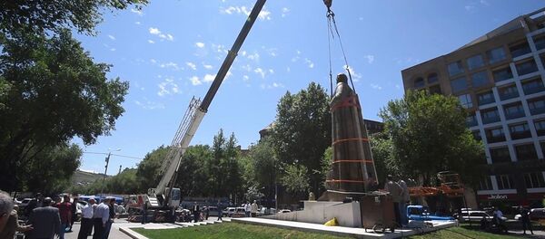 В Ереване устанавливают памятник армянскому герою Гарегину Нжде - Sputnik Армения