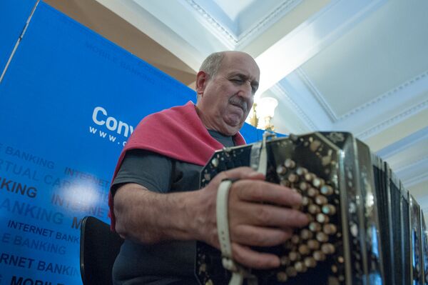 Дирижер и бандонеонист Карлос Буоно в Ереване Дирижер и бандонеонист Карлос Буоно в Ереване - Sputnik Արմենիա