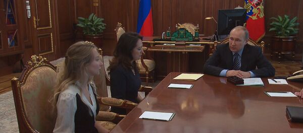 СПУТНИК_Путин поблагодарил родных погибших журналистов за просьбу помиловать Савченко СПУТНИК_Путин поблагодарил родных погибших журналистов за просьбу помиловать Савченко - Sputnik Армения