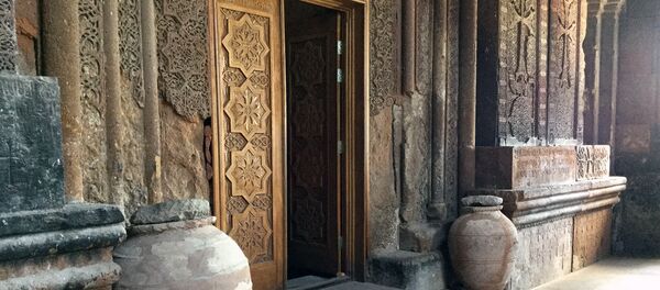 Вход в церковь Ованаванк Вход в церковь Ованаванк - Sputnik Արմենիա