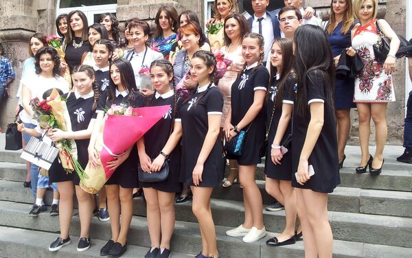 Школьники отмечают последний звонок - Sputnik Армения