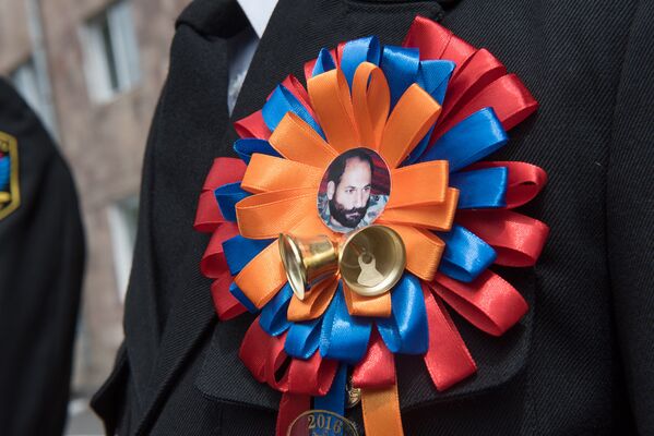 Значок выпускника с портретом Монте Мелконяна - Sputnik Армения