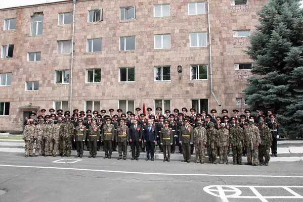 Фотография на память с замминистра обороны Давидом Тонояном - Sputnik Армения