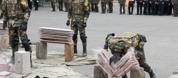 Վերջին զանգը «Փոքր Մհեր» կրթահամալիրում Վերջին զանգը «Փոքր Մհեր» կրթահամալիրում - Sputnik Արմենիա