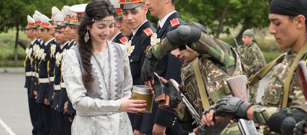 Վերջին զանգը «Փոքր Մհեր» կրթահամալիրում Վերջին զանգը «Փոքր Մհեր» կրթահամալիրում - Sputnik Արմենիա