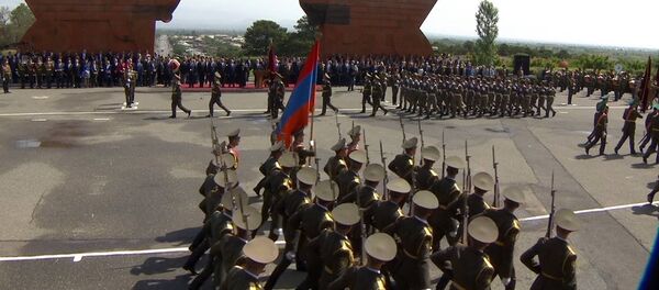 Торжественные мероприятия по случаю Дня Первой республики прошли в мемориальном комплексе Сардарапат - Sputnik Армения