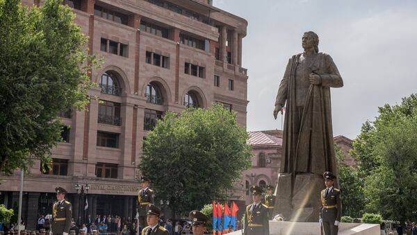 Памятник Гарегину Нжде в Ереване - Sputnik Армения