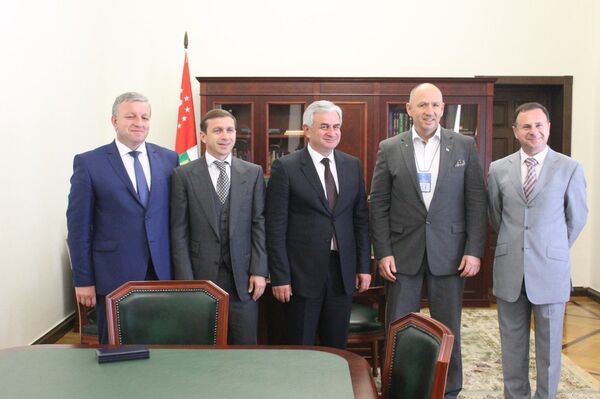 Президент Абхазии принял делегацию ConIFA - Sputnik Армения