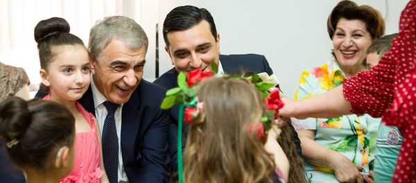 Армен Мурадян и Ара Баблоян посетили детей в больнице Армен Мурадян и Ара Баблоян посетили детей в больнице - Sputnik Արմենիա