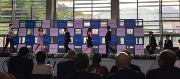 Первые выпускники колледжа UWC рассказывают о Дилижанской школе Первые выпускники колледжа UWC рассказывают о Дилижанской школе - Sputnik Армения