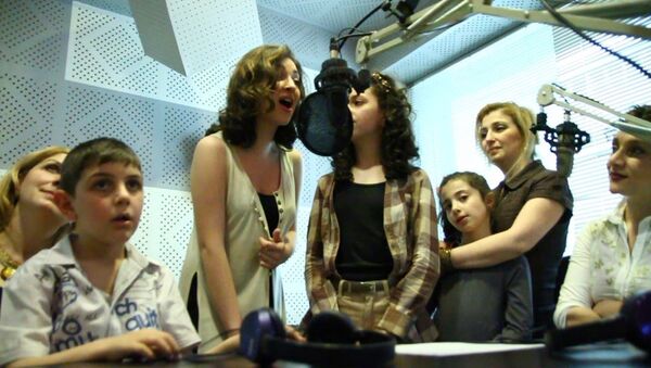 Դպրոցականները Sputnik Արմենիա ռադիոյի եթերում երգեցին «Հարազատ իմ քույր» երգը - Sputnik Արմենիա