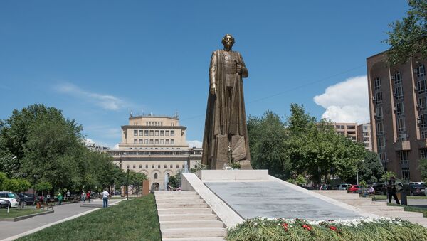 Памятник Гарегину Нжде - Sputnik Армения