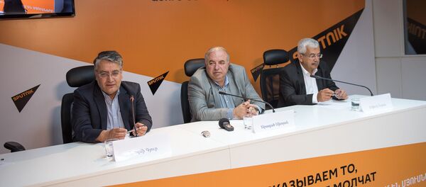 Пресс конференция прибывших из Турции курдских деятелей Назми Гюра, Уфук Ураса и депутата парламента Армении Арагаца Ахояна - Sputnik Армения