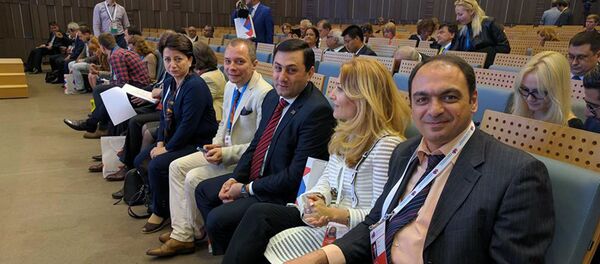 Участники форума Новая эпоха журналистики: прощание с мейнстримом из Армении Давид Алавердян, Алина Ордян, Самвел Фарманян, Дмитрий Писаренко и Анна Исраелян - Sputnik Армения