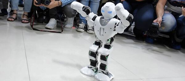 Հայկական ռոբոտը շալախո է պարում Հայկական ռոբոտը շալախո է պարում - Sputnik Արմենիա